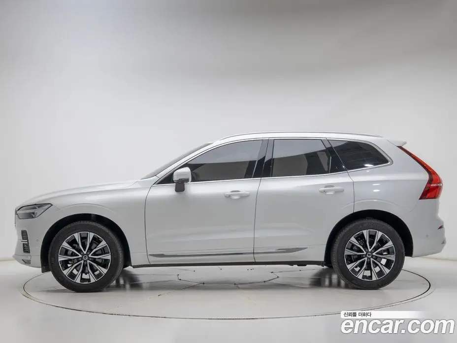 Volvo XC60 2023 2.0 АКПП, фото 3