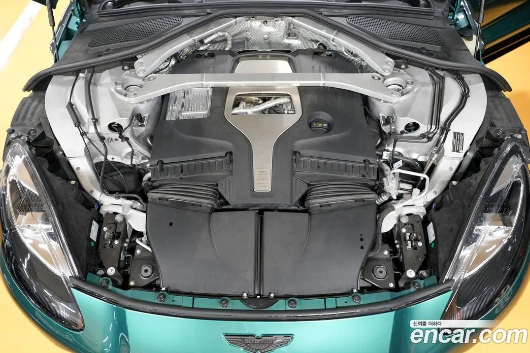 Aston Martin DBX 2024 4.0 АКПП, фото 6