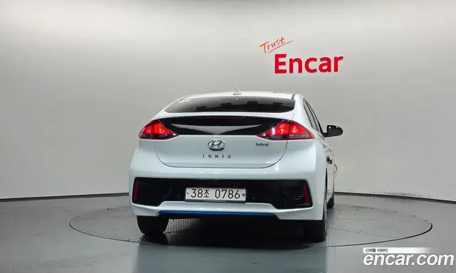 Hyundai Ioniq 2016 1.6 АКПП, миниатюра 4