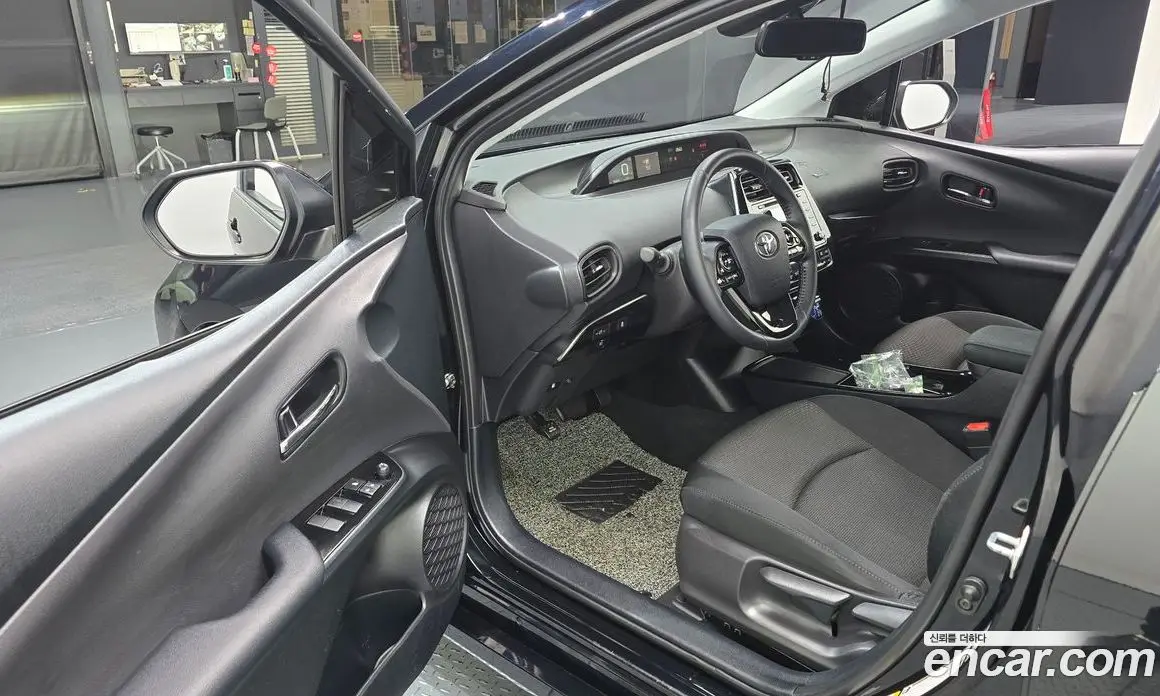 Toyota Prius 2021 1.8 АКПП, фото 13
