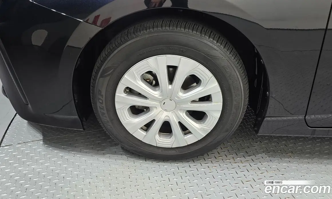 Toyota Prius 2021 1.8 АКПП, фото 5