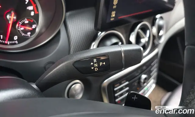Mercedes-Benz GLA-Class 2018 2.0 АКПП, миниатюра 11
