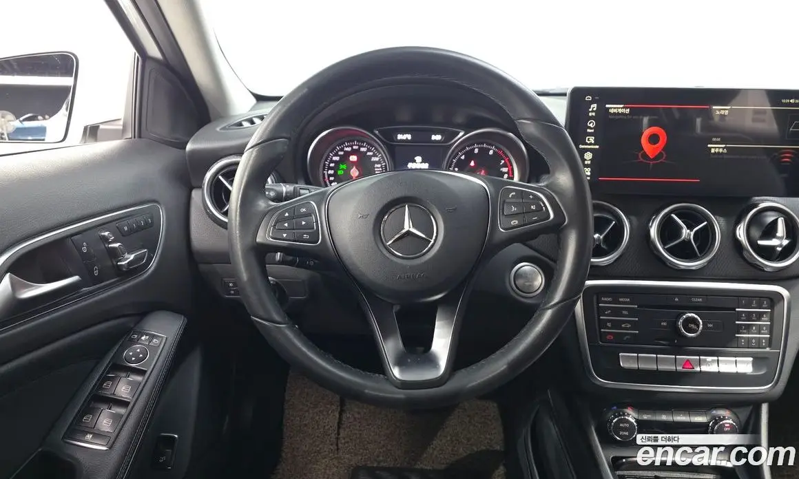 Mercedes-Benz GLA-Class 2018 2.0 АКПП, фото 17
