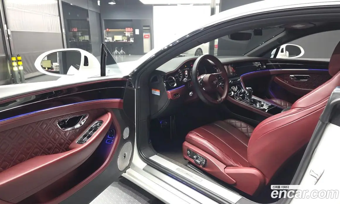Bentley Continental 2023 4.0 АКПП, фото 12