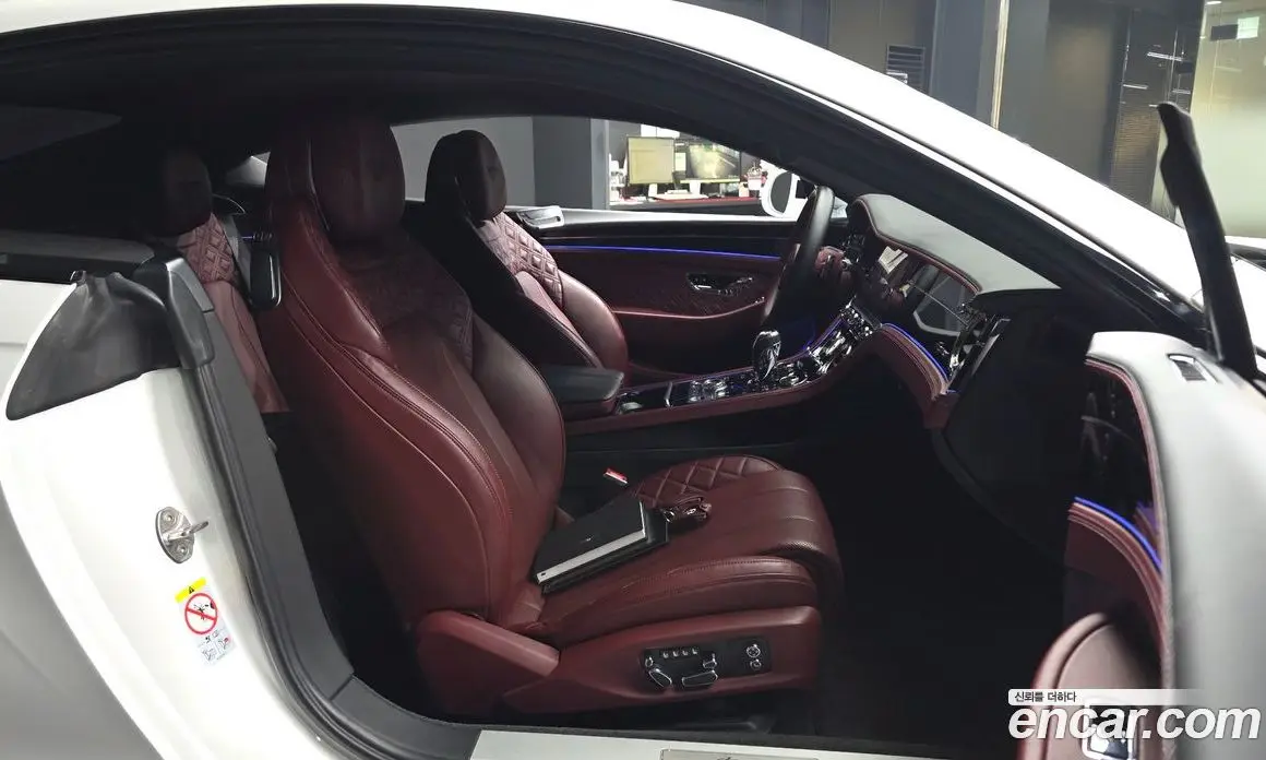Bentley Continental 2023 4.0 АКПП, фото 15