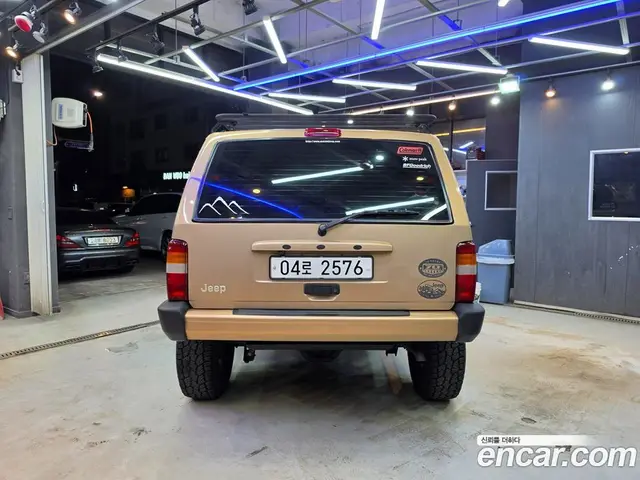 Jeep Cherokee 1999 2.5 МКПП, миниатюра 2