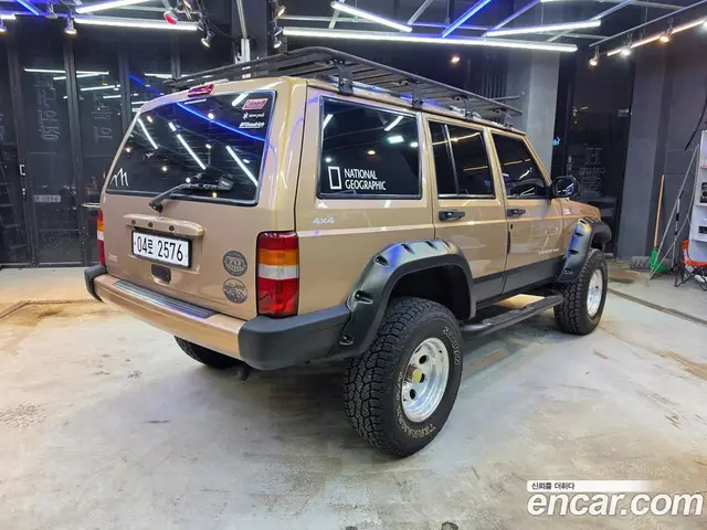 Jeep Cherokee 1999 2.5 МКПП, миниатюра 4