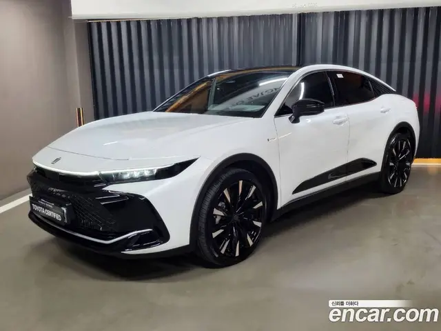 Toyota Crown, 2026, 2 490 км