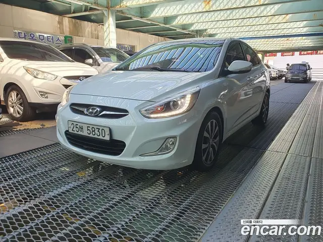 Hyundai Accent 2013 1.6 АКПП, миниатюра 2