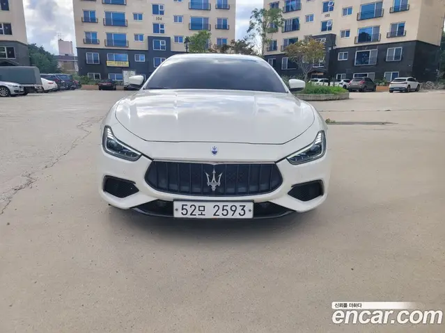 Maserati Ghibli, 2018, 120 000 км