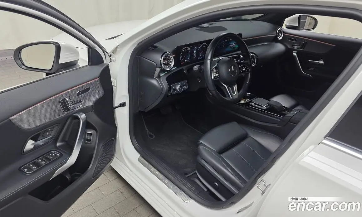 Mercedes-Benz A-Class 2022 2.0 АКПП, фото 13