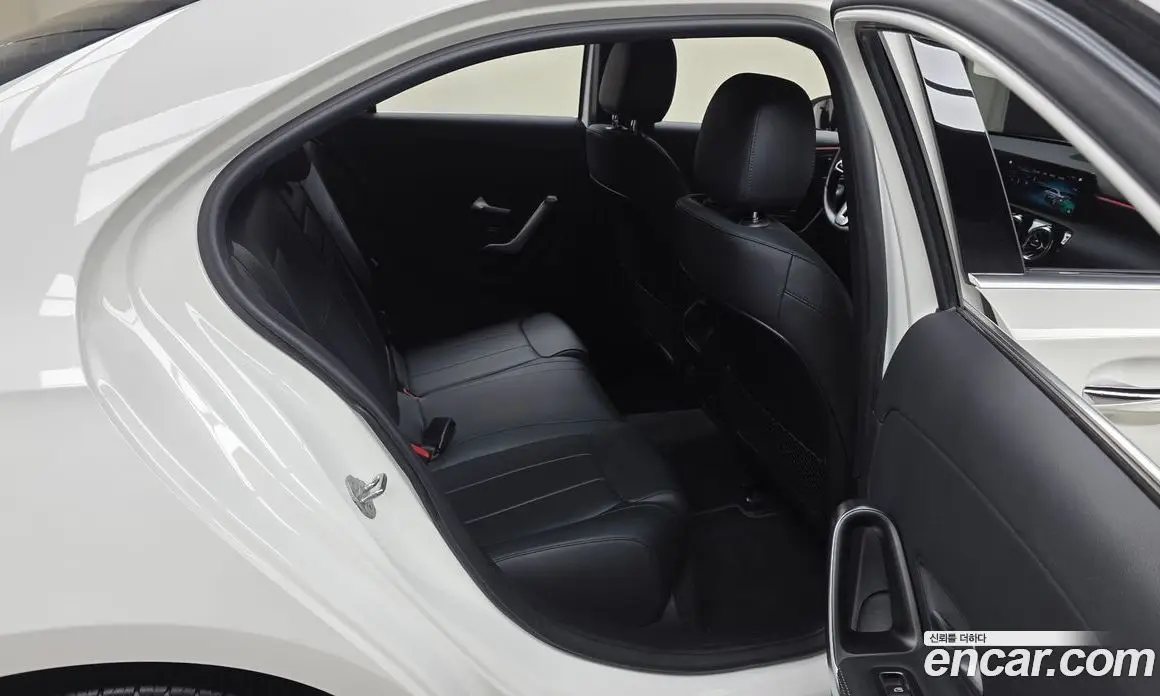 Mercedes-Benz A-Class 2022 2.0 АКПП, фото 18