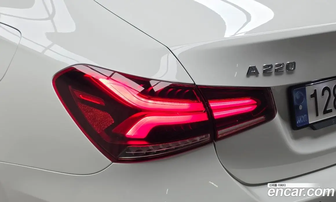 Mercedes-Benz A-Class 2022 2.0 АКПП, фото 9