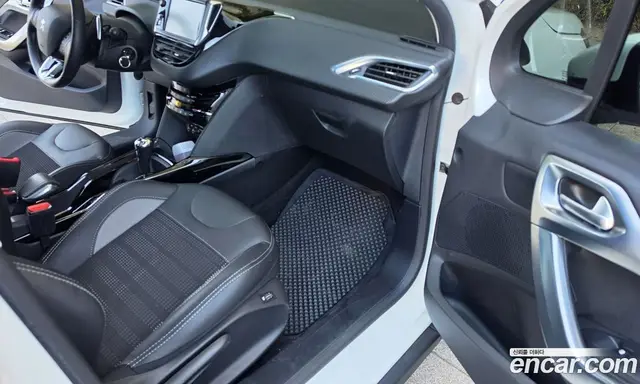 Peugeot 2008 2018 1.6 АКПП, миниатюра 11