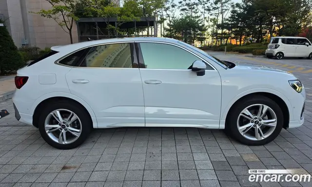 Audi Q3 2022 2.0 АКПП, миниатюра 3
