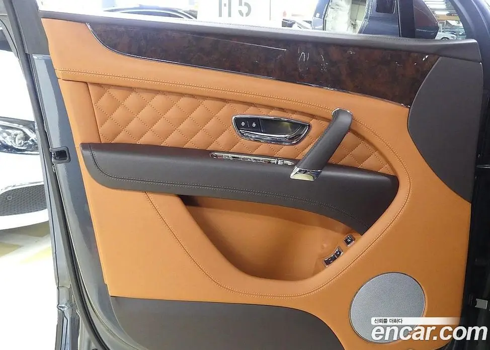Bentley Bentayga 2017 6.0 АКПП, фото 11