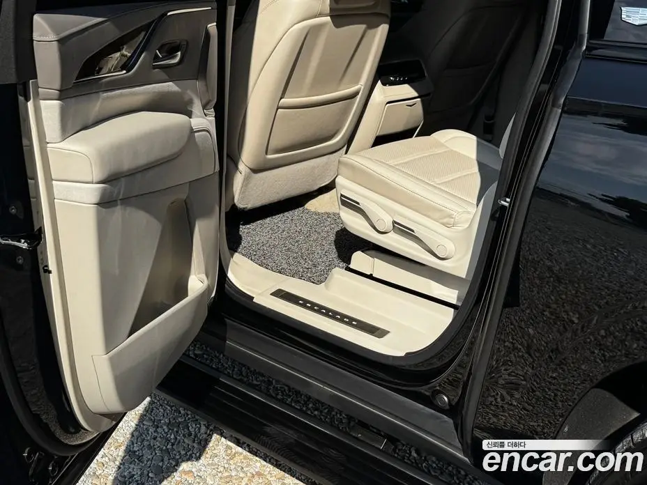 Cadillac Escalade 2023 6.2 АКПП, фото 7