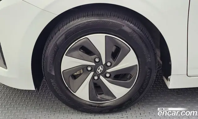Hyundai Ioniq 2017 1.6 АКПП, миниатюра 5