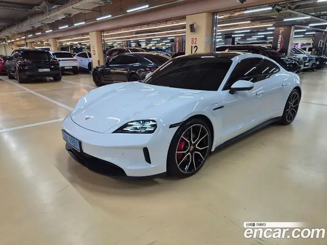 Porsche Taycan, 2025, 8 800 км