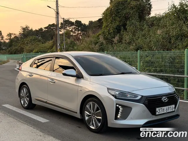 Hyundai Ioniq 2017 1.6 АКПП, миниатюра 3