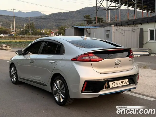 Hyundai Ioniq 2017 1.6 АКПП, миниатюра 4