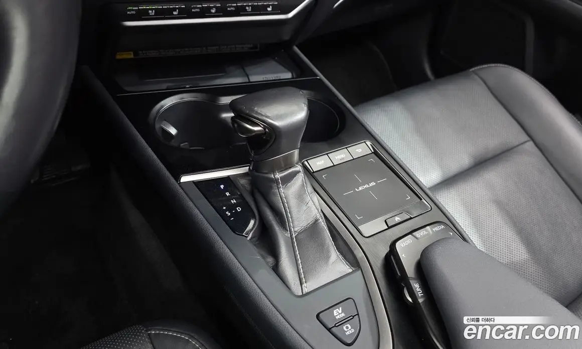 Lexus UX 2019 2.0 АКПП, фото 11 Lexus UX 2019 2.0 АКПП, фото 11