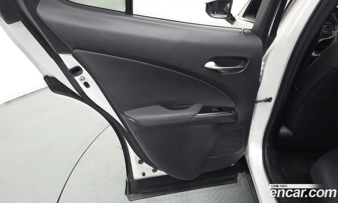 Lexus UX 2019 2.0 АКПП, фото 14 Lexus UX 2019 2.0 АКПП, фото 14