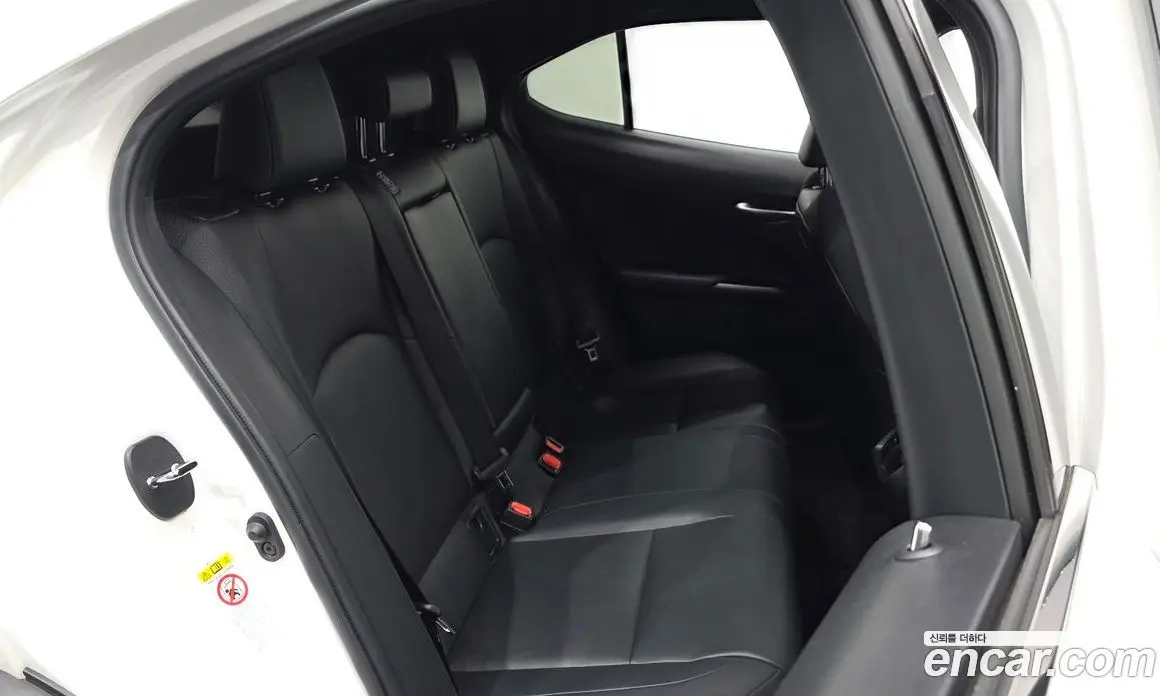 Lexus UX 2019 2.0 АКПП, фото 16 Lexus UX 2019 2.0 АКПП, фото 16