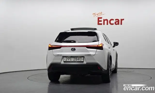 Lexus UX 2019 2.0 АКПП, миниатюра 3 Lexus UX 2019 2.0 АКПП, миниатюра 3