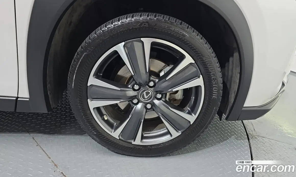 Lexus UX 2019 2.0 АКПП, фото 6 Lexus UX 2019 2.0 АКПП, фото 6