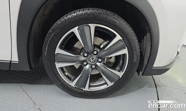 Lexus UX 2019 2.0 АКПП, миниатюра 6 Lexus UX 2019 2.0 АКПП, миниатюра 6