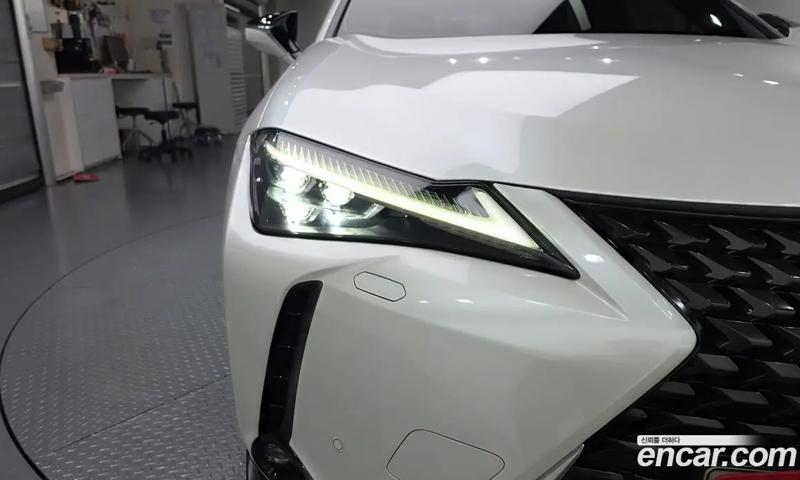 Lexus UX 2019 2.0 АКПП, фото 7 Lexus UX 2019 2.0 АКПП, фото 7