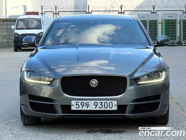 Jaguar XE 2017 2.0 АКПП, миниатюра 2 Jaguar XE 2017 2.0 АКПП, миниатюра 2