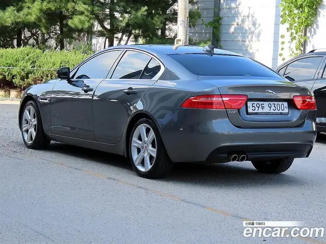 Jaguar XE 2017 2.0 АКПП, миниатюра 3 Jaguar XE 2017 2.0 АКПП, миниатюра 3