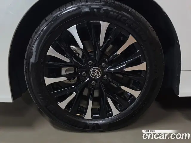 Toyota Alphard 2025 2.5 АКПП, миниатюра 5