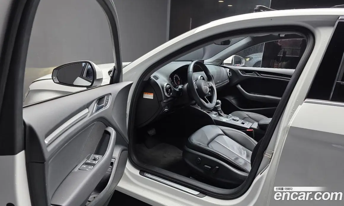 Audi A3 2018 2.0 АКПП, фото 13