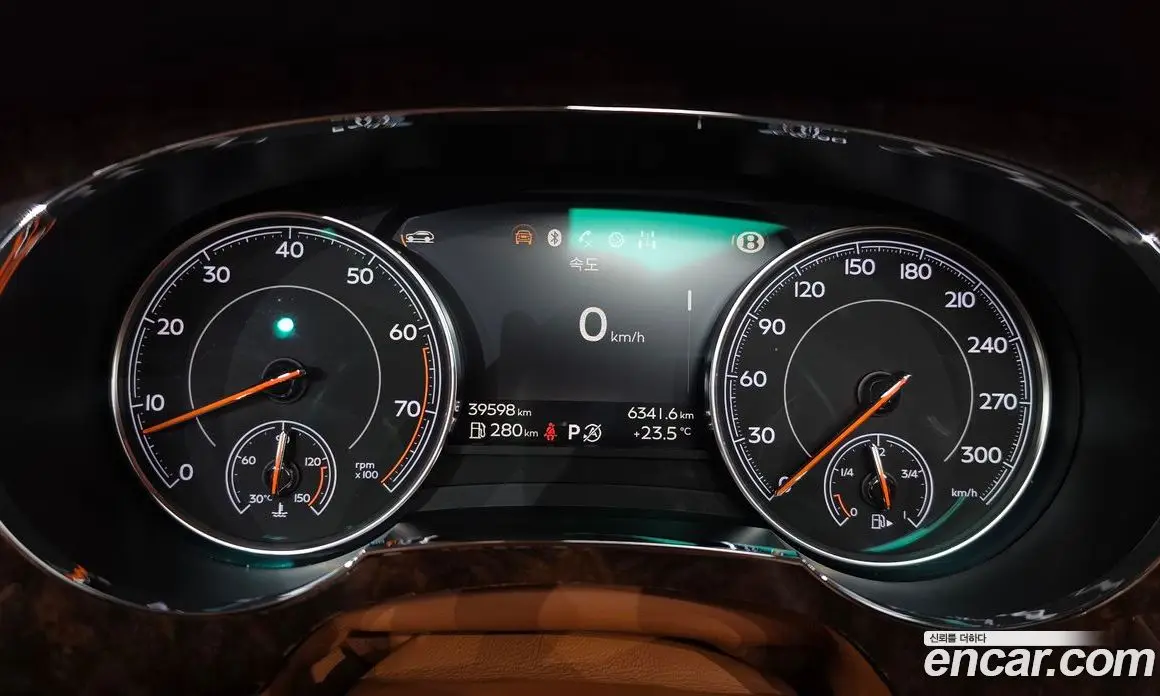 Bentley Bentayga 2017 6.0 АКПП, фото 11