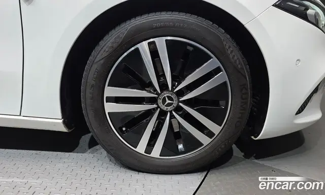 Mercedes-Benz A-Class 2021 2.0 АКПП, миниатюра 7