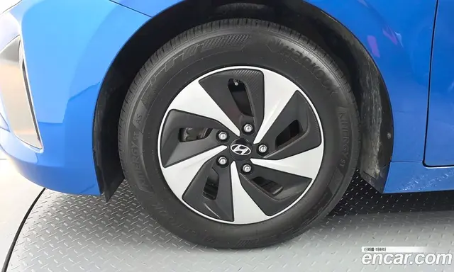 Hyundai Ioniq 2017 1.6 АКПП, миниатюра 5