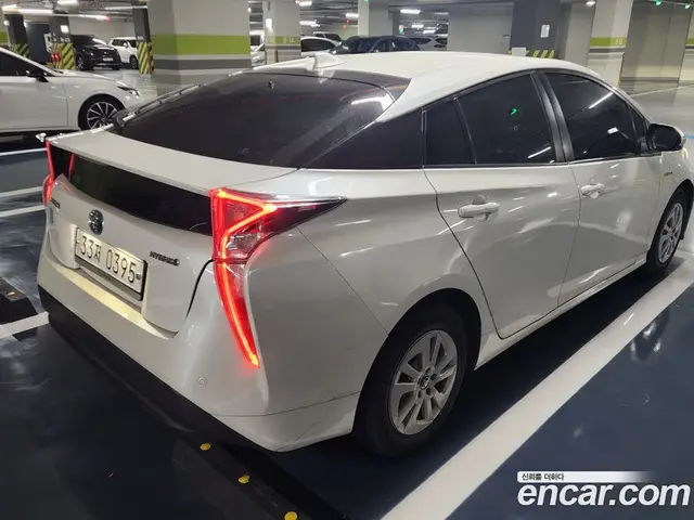 Toyota Prius 2016 1.8 АКПП, миниатюра 2