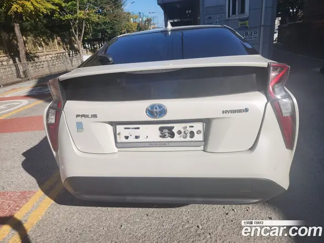 Toyota Prius 2016 1.8 АКПП, миниатюра 4