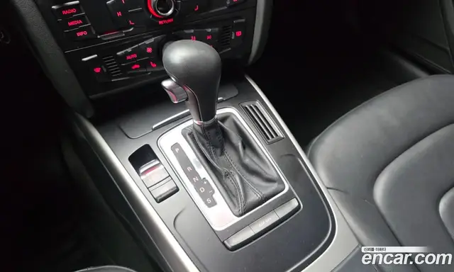 Audi A4 2010 2.0 АКПП, миниатюра 9
