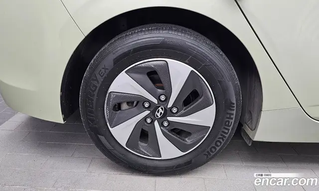 Hyundai Ioniq 2016 1.6 АКПП, миниатюра 5