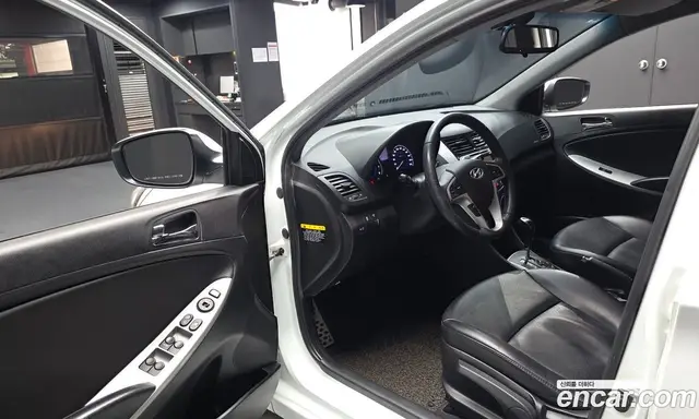 Hyundai Accent 2012 1.6 АКПП, миниатюра 10