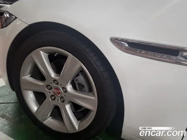 Jaguar XE 2016 2.0 АКПП, миниатюра 3