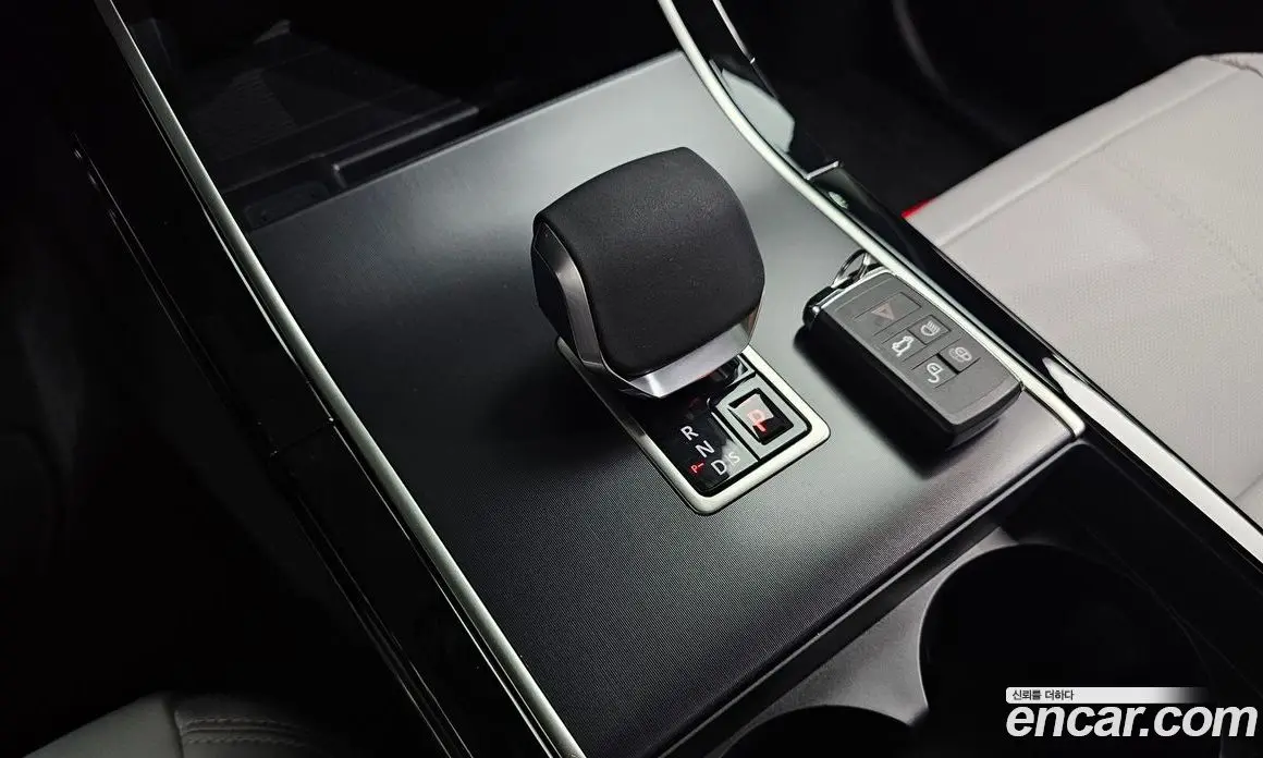 Land Rover Range Rover Velar 2025 2.0 АКПП, фото 13