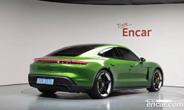 Porsche Taycan, 2021, 27 457 км