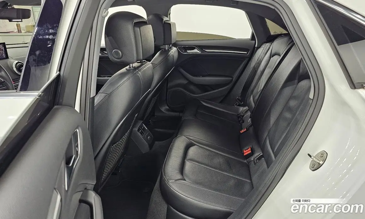 Audi A3 2018 2.0 АКПП, фото 17