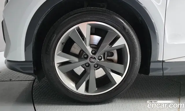 Audi Q4 e-tron 2023 0.2 АКПП, миниатюра 5