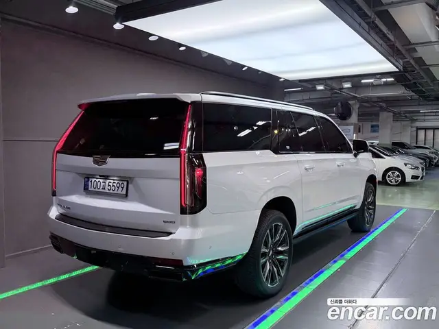 Cadillac Escalade 2023 6.2 АКПП, миниатюра 2